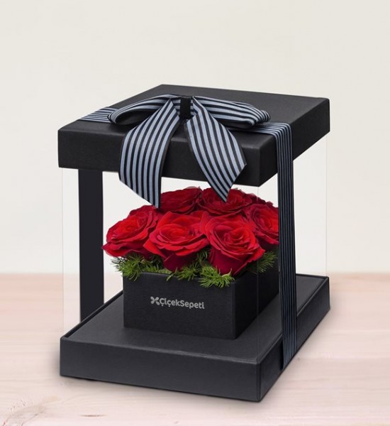 Vazoda Karışık Çiçekler