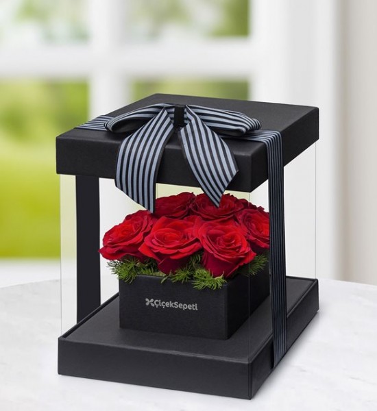 Vazoda Karışık Çiçekler